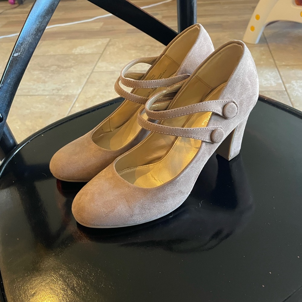 Size 8.5 beige suede heels